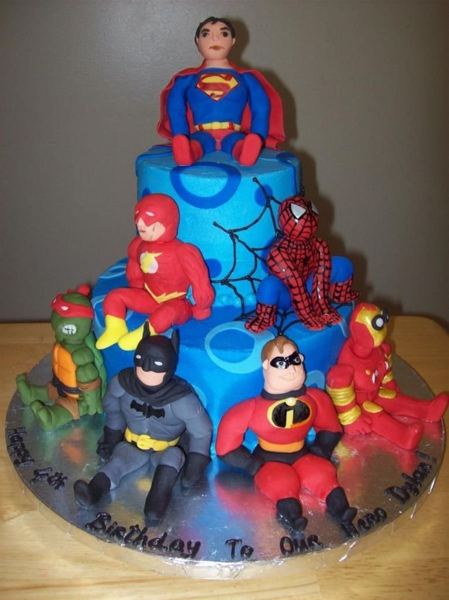 Торт с супергероями из мастики