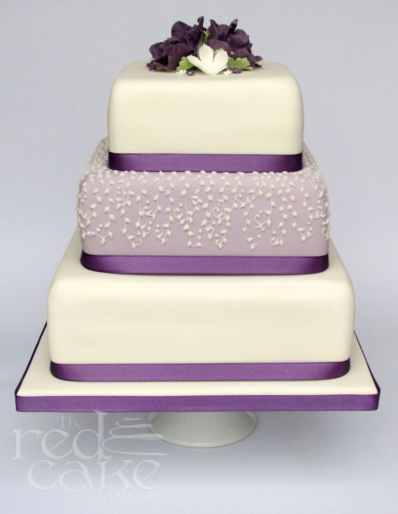 Торт ярусный фиолетовый