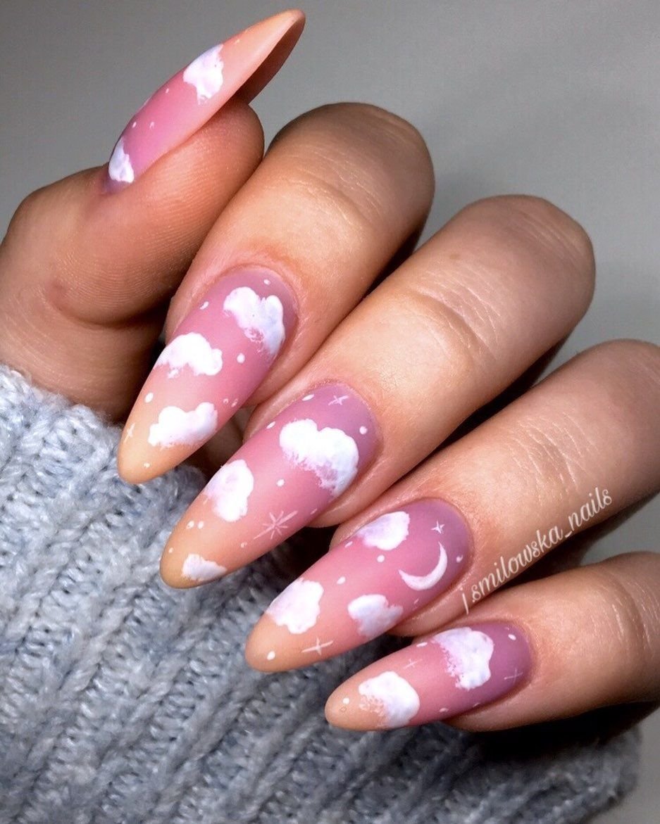 Ногти с облаками розовые