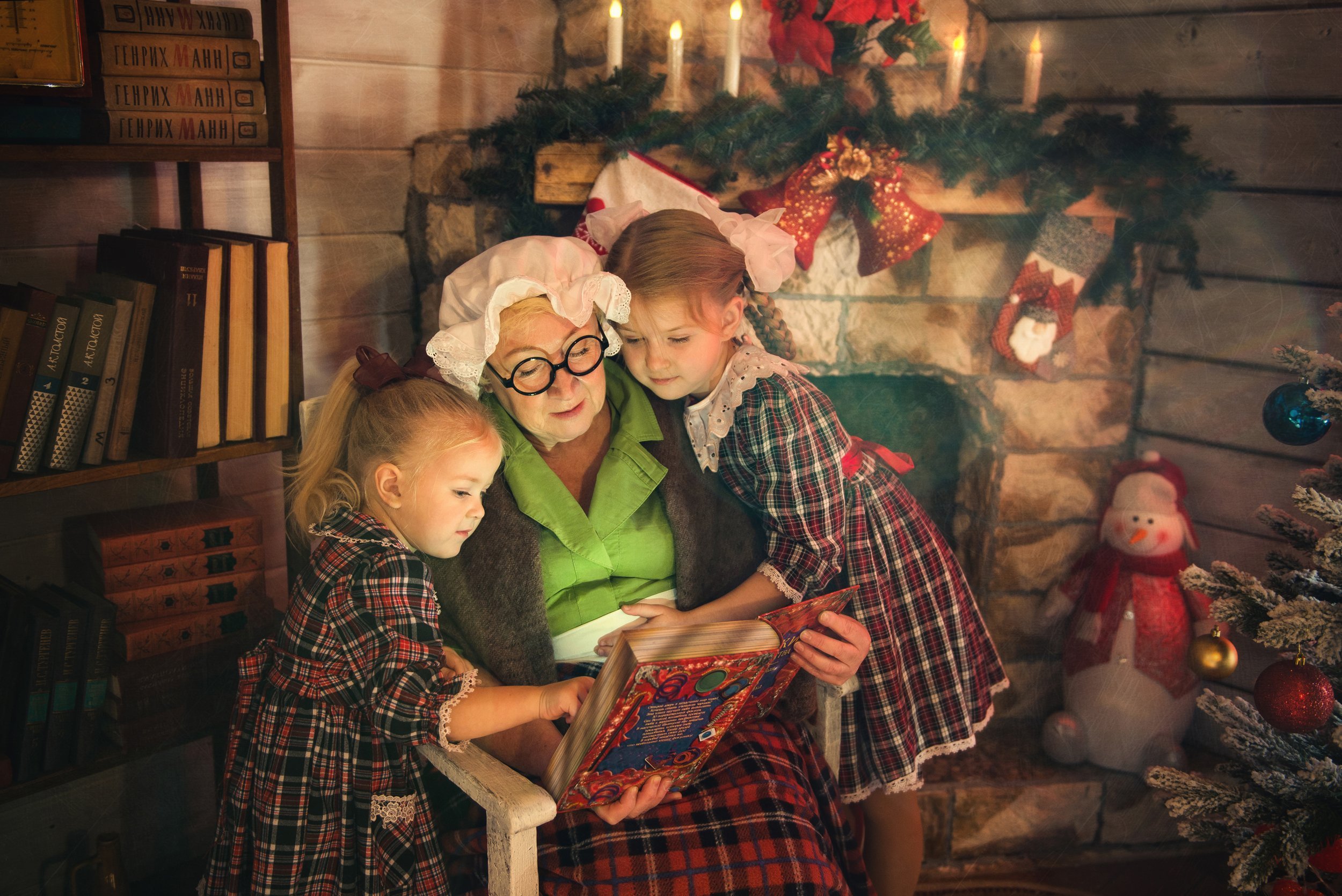 Читать внук 3. Бабушка рассказывает сказку. Новый год семья. Бабушкины сказки. Ребенок рассказывает сказку.