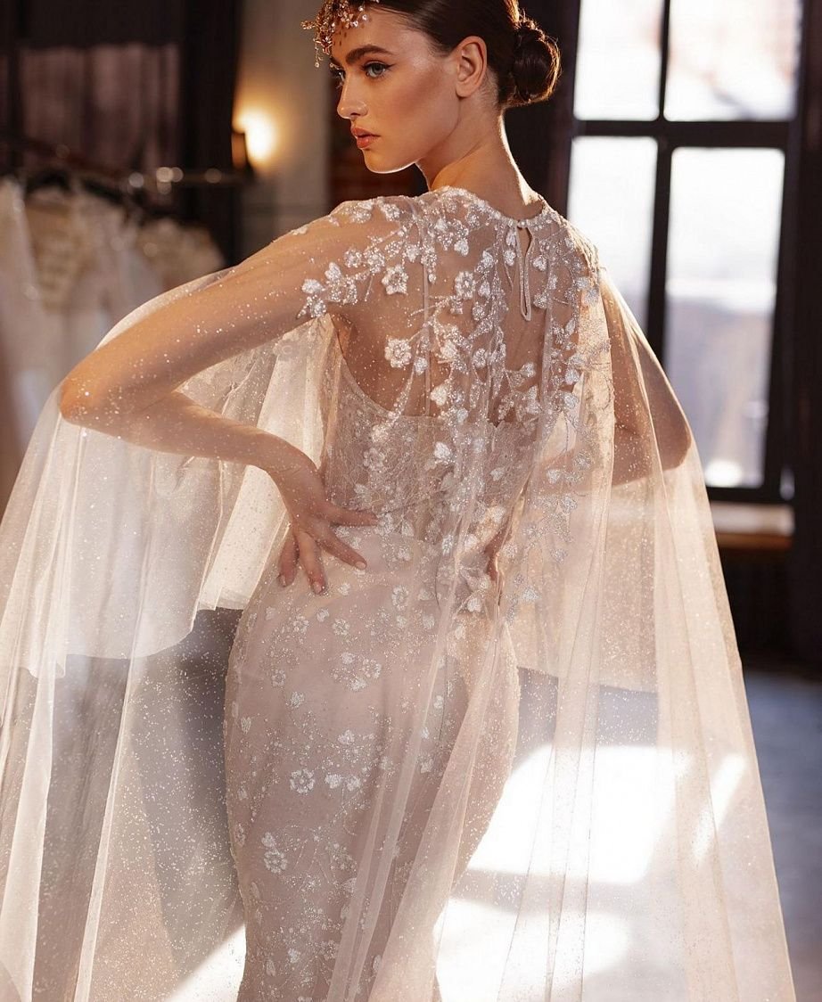 Свадебное платье с кейпом 2020