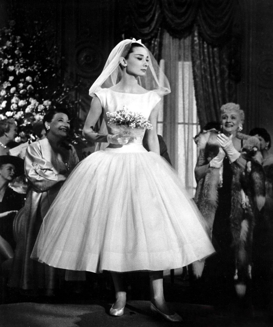Атласное свадебное платье в стиле Одри хепбёрн