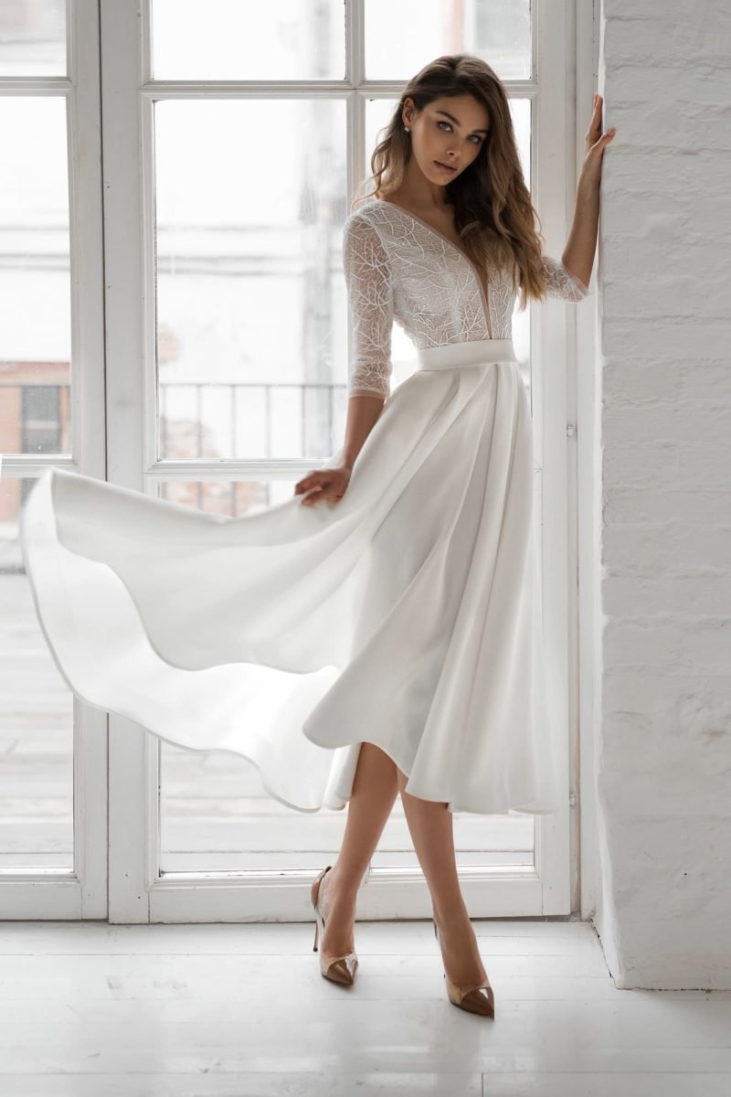 Свадебное платье миди с длинным рукавом