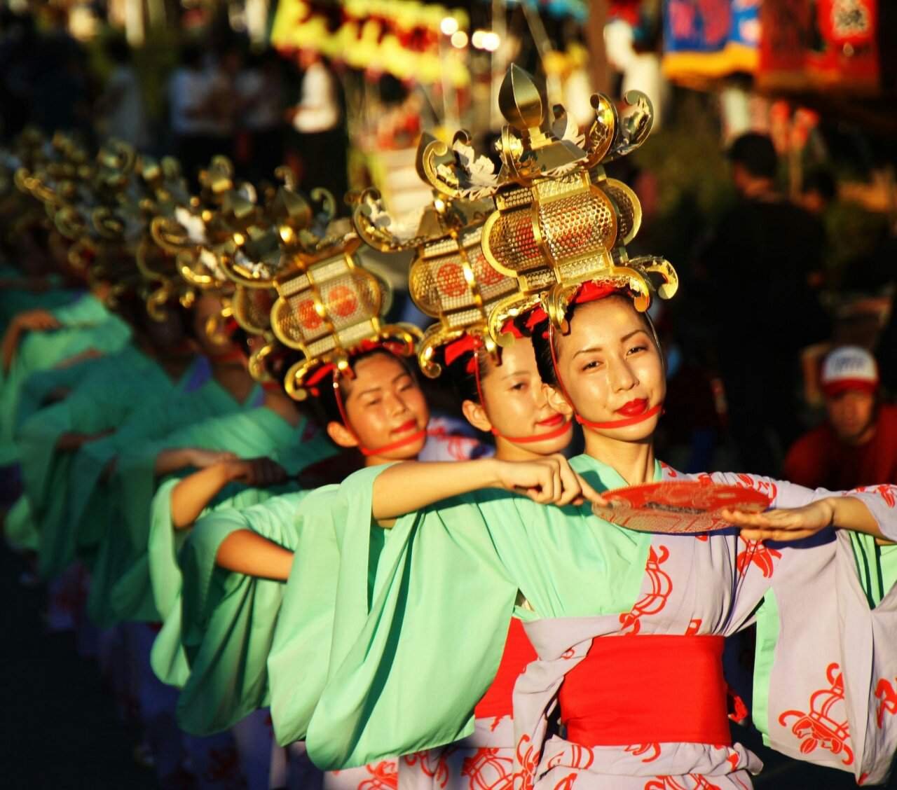 Japan holidays. Ямага Торо Мацури. Мацури праздник. Мацури праздник в Японии. Хана Мацури японский праздник цветов.