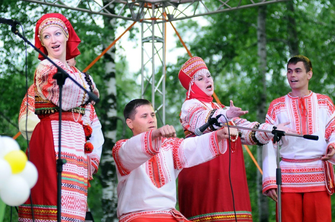 Поем русские народные песни. Ансамбль Северная Околица Сыктывкар. Северная Околица Сыктывкар ансамбль народной песни. Ансамбль русская Околица. Певчий национальный коллектив.