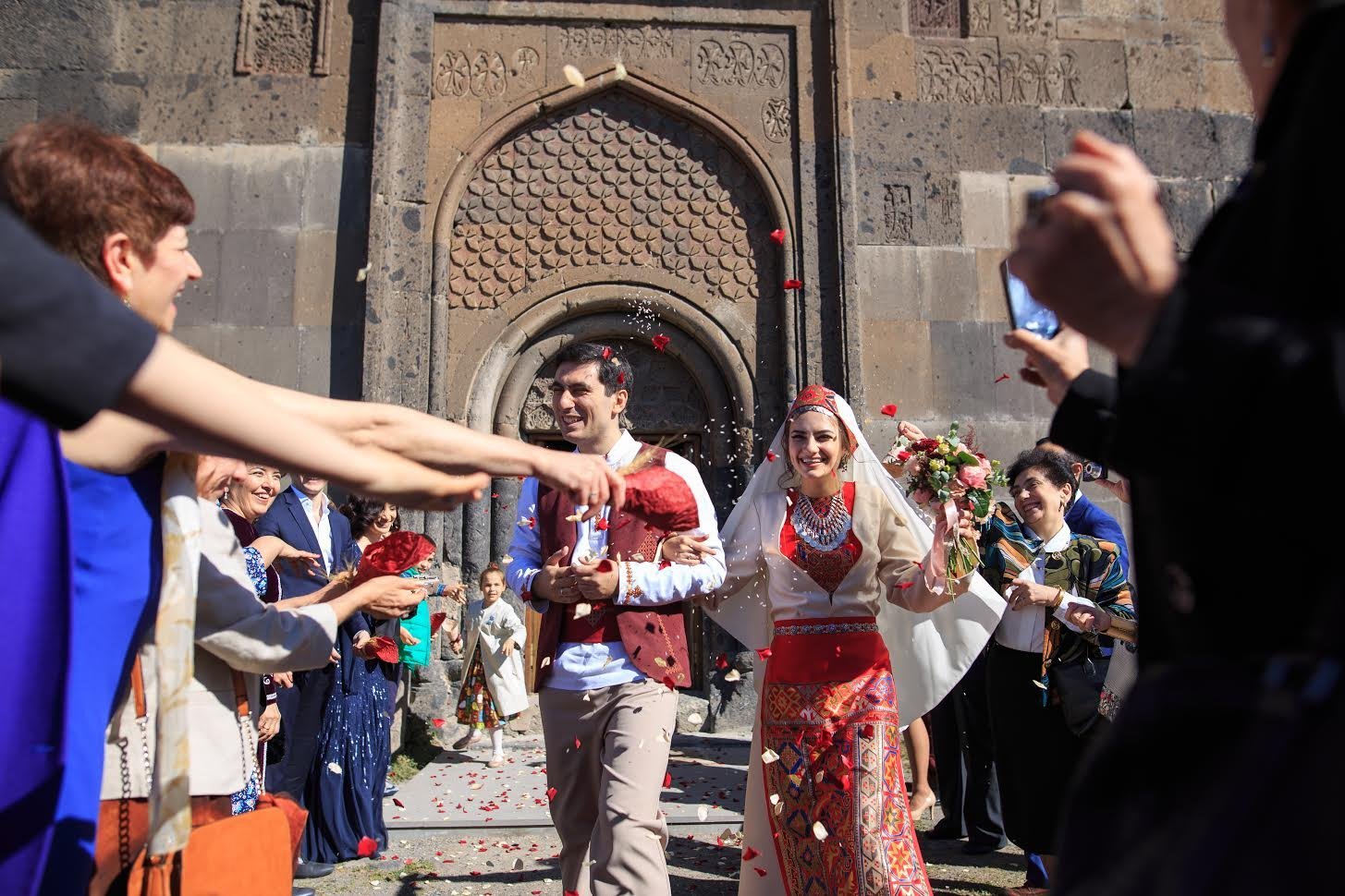 Что ждет армян. Свадебные традиции в Армении. Свадебная церемония Армения. Свадьба армян. Традиционная армянская свадьба.