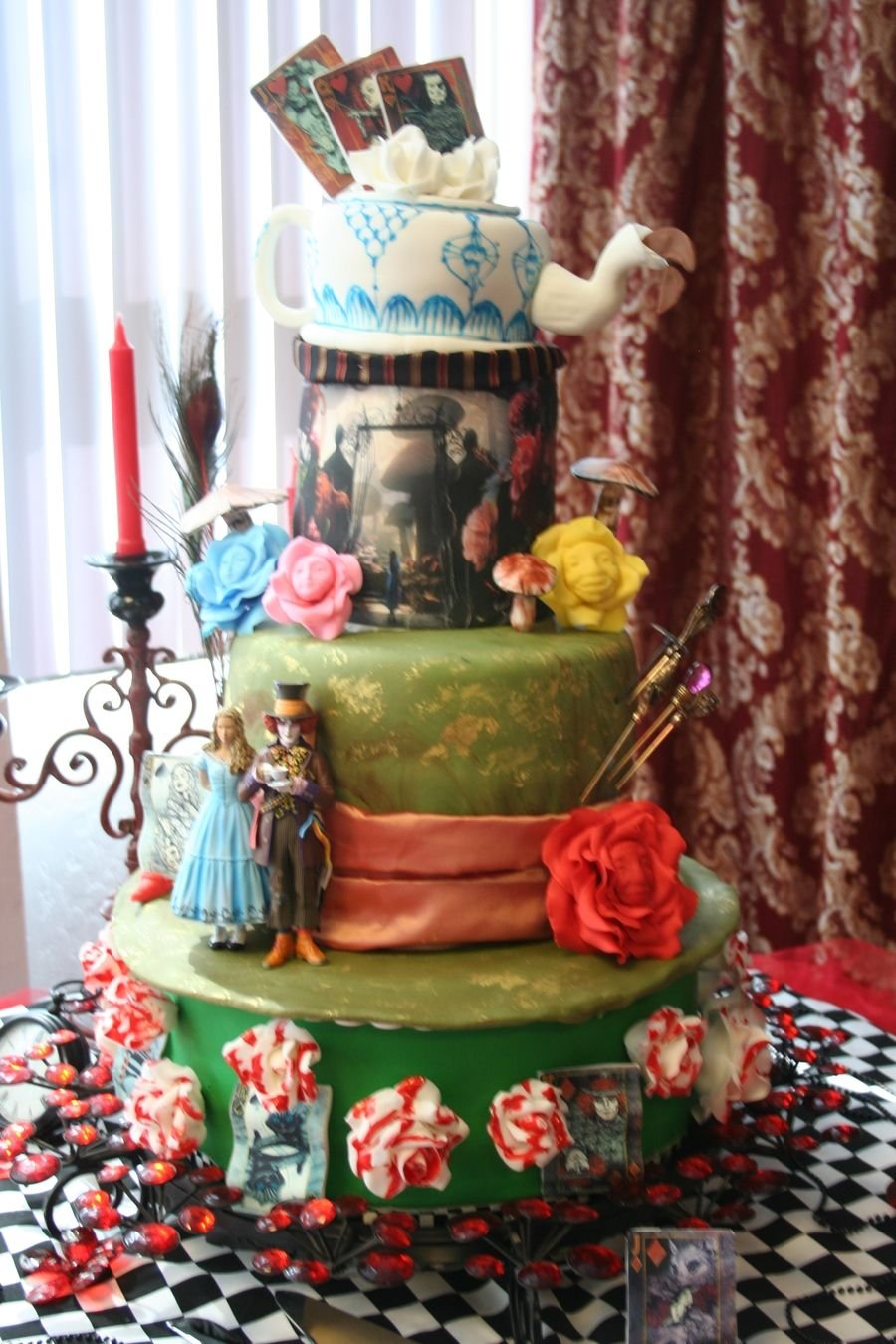Торт в стиле Алиса в Зазеркалье