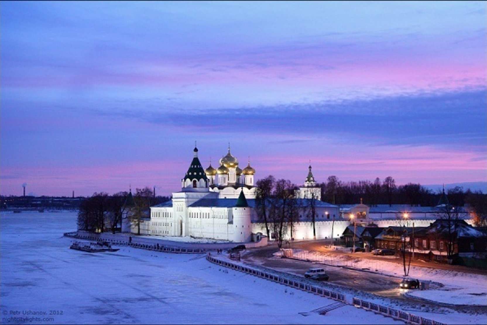 Зимняя кострома. Ипатьевский монастырь зимой. Ипатьевский монастырь Кострома зимой. Кострома город зима. Ипатьевский монастырь зима панорама.