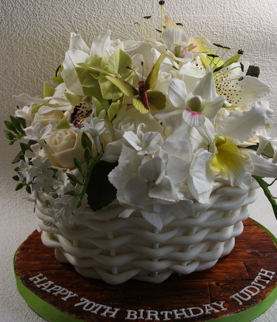 Торт корзина с орхидеями