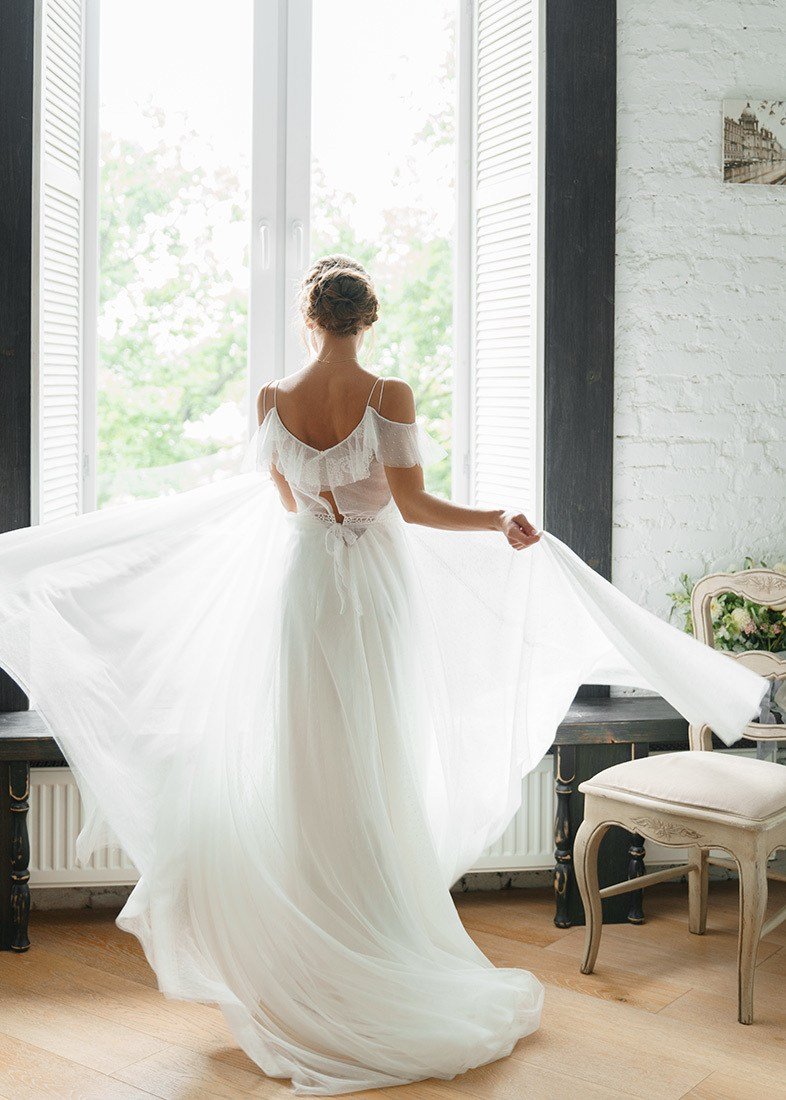 Свадебное платье футляр с открытой спиной