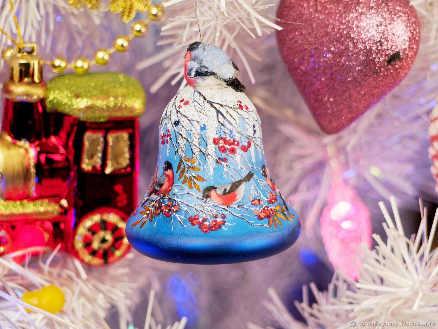 Зимний колокольчик. Колокольчик игрушка на елку. Новогодние колокольчики. Игрушка котокролик на елку. Елочная игрушка Рождественский колокольчик.