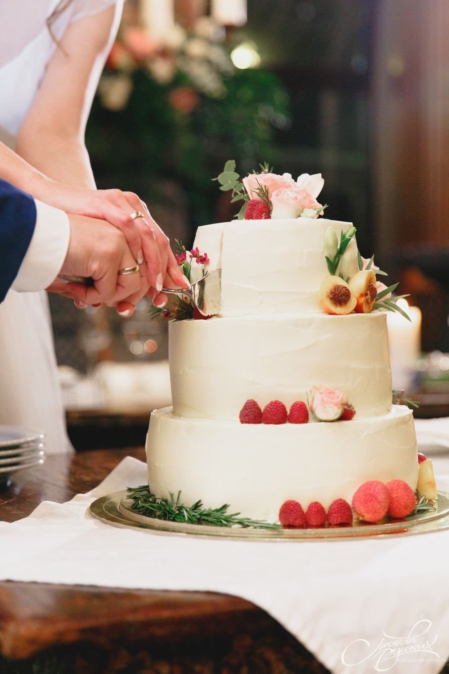 Свадебный торт современный