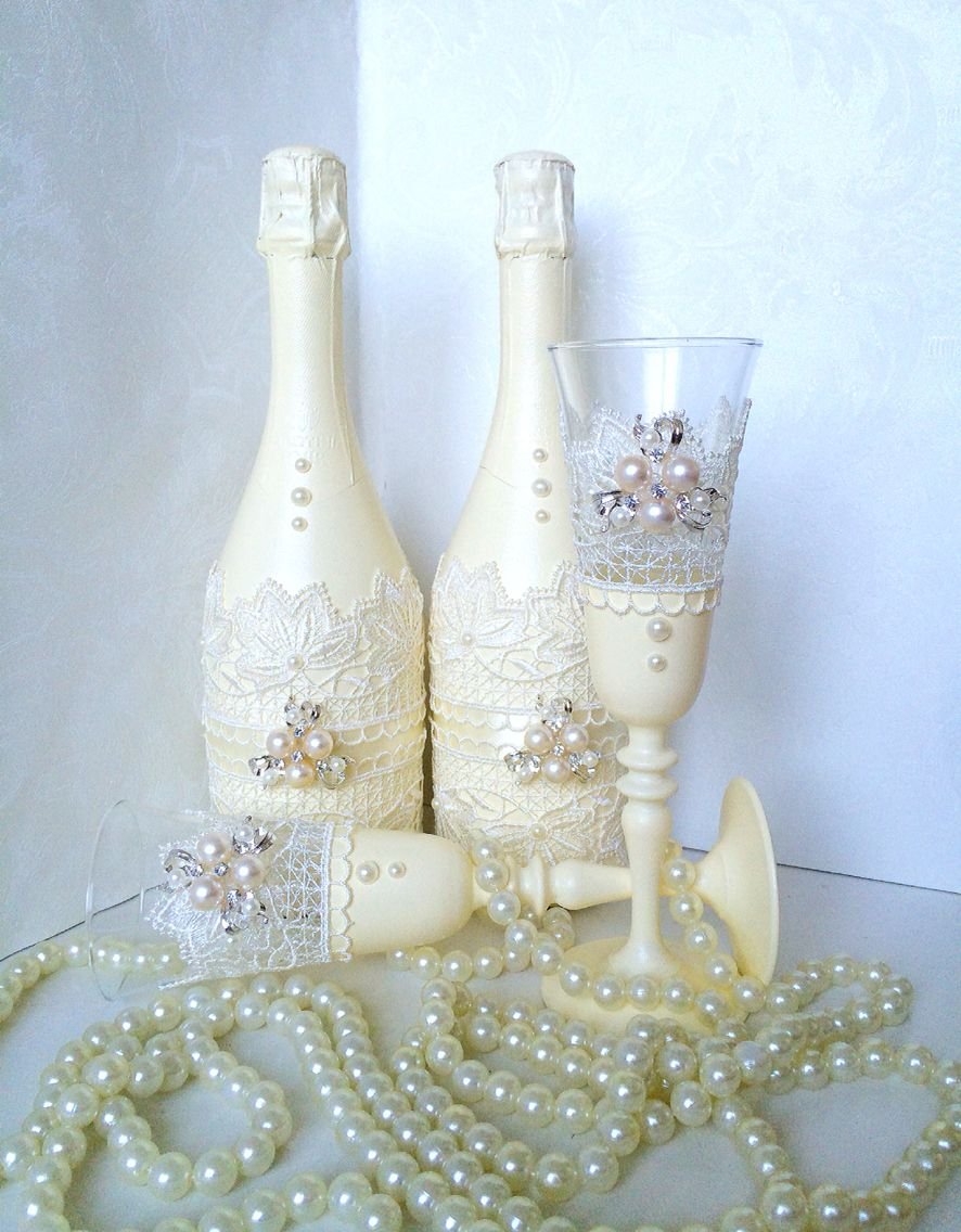 Свадебные бутылки белые с кружевом