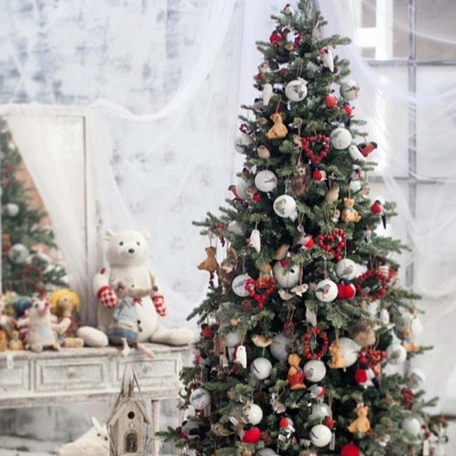 Украшения на новогодней елке в России