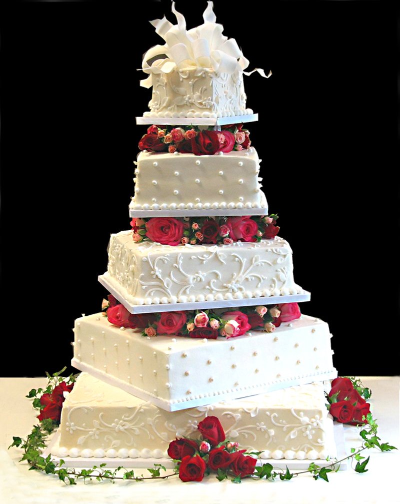 Свадебный торт дорогой