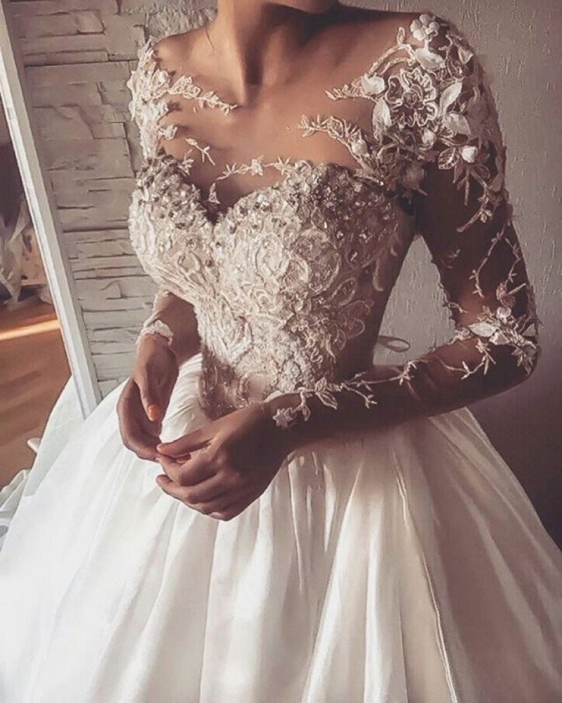 Свадебное платье из глиттера пышное