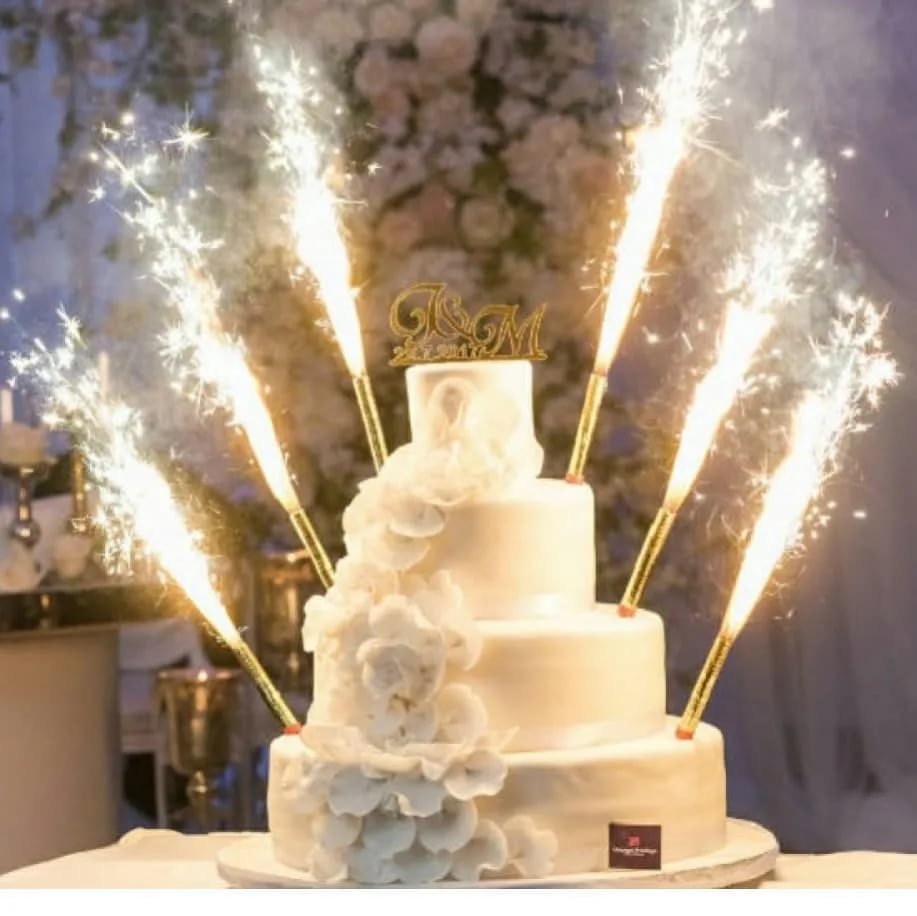 Свадебный торт с фейерверком