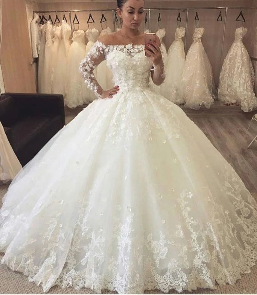 Свадебное платье пышное с рукавами кружевными