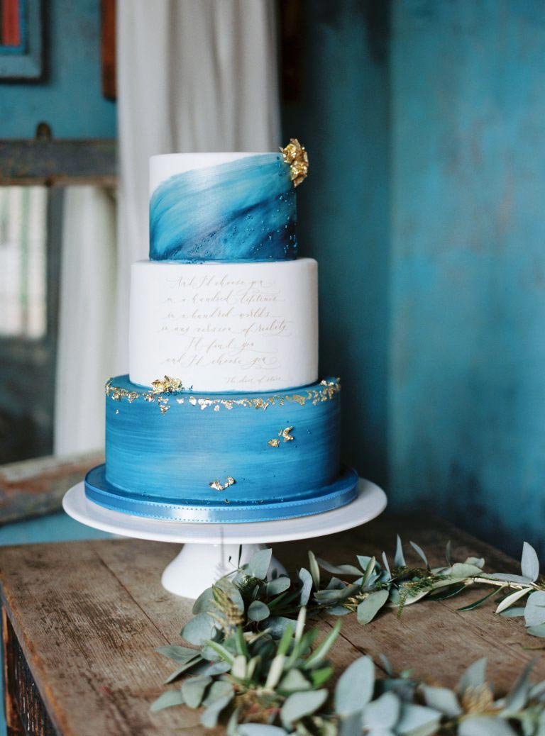 Свадебный торт двухъярусный синий