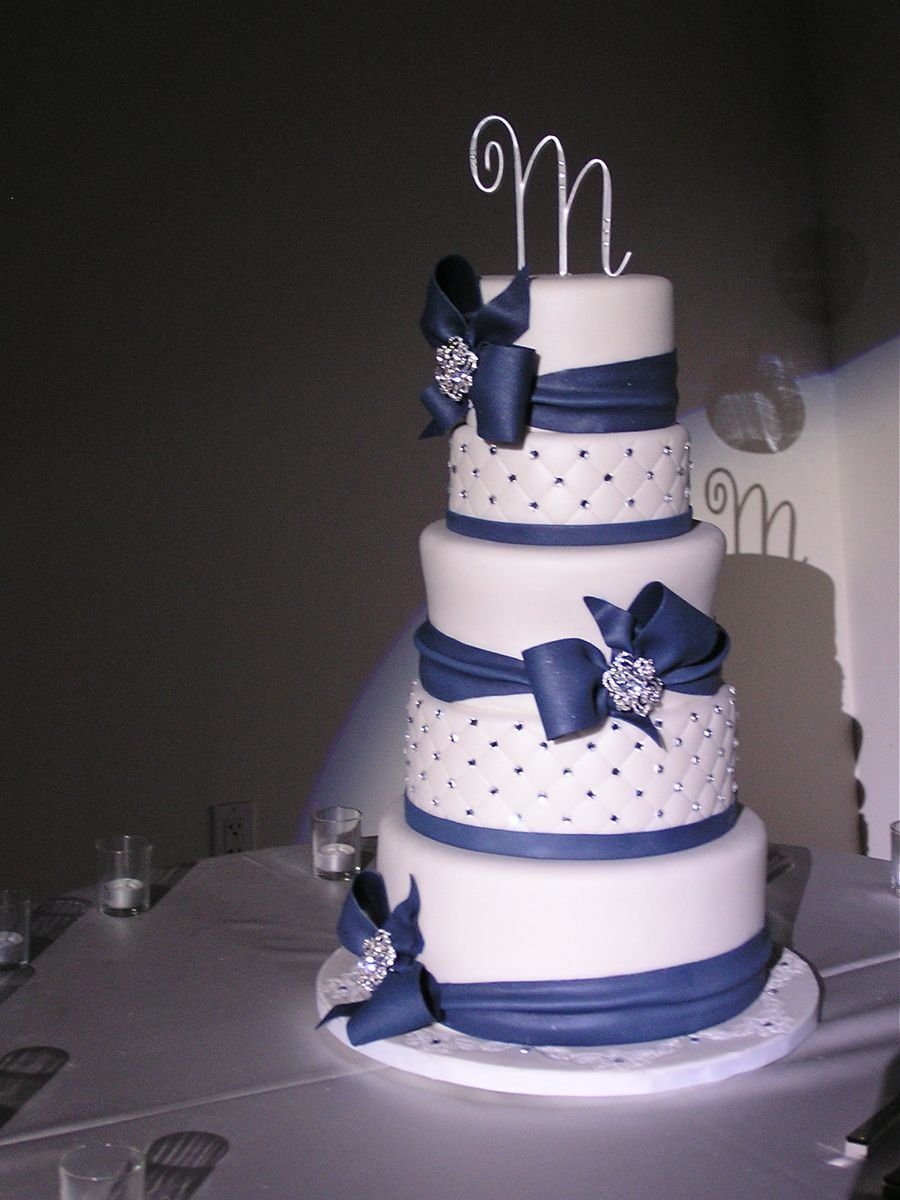 Свадебный торт трехъярусный синий