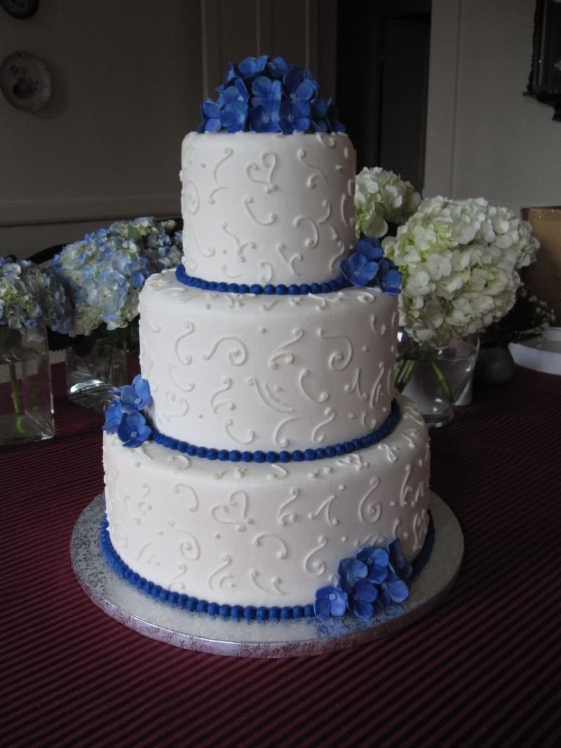 Свадебный торт бело синий 2 ярусный
