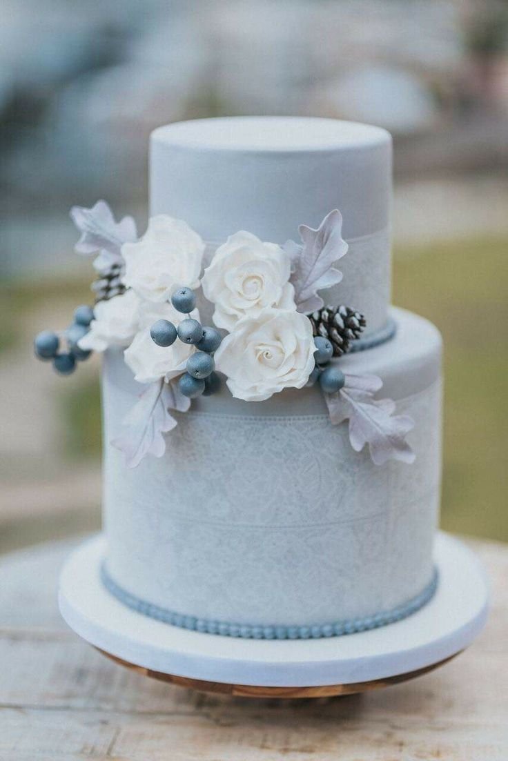 Свадебный торт в голубом цвете