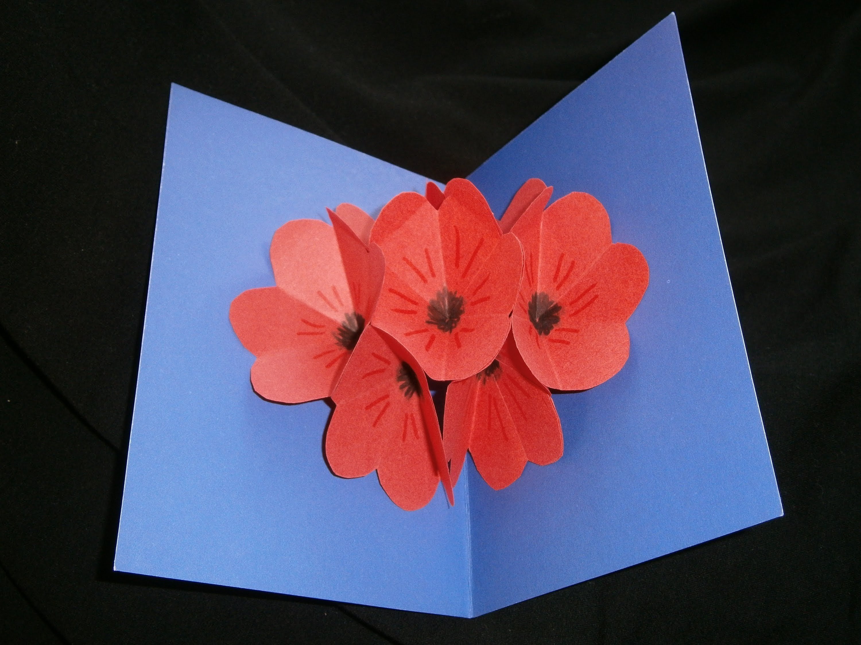 Видео из бумаги для мамы. Открытка с объемными цветами. Объемная открытка цветы. Аткрытка с обёмными цветами. Оригами цветы для открытки.
