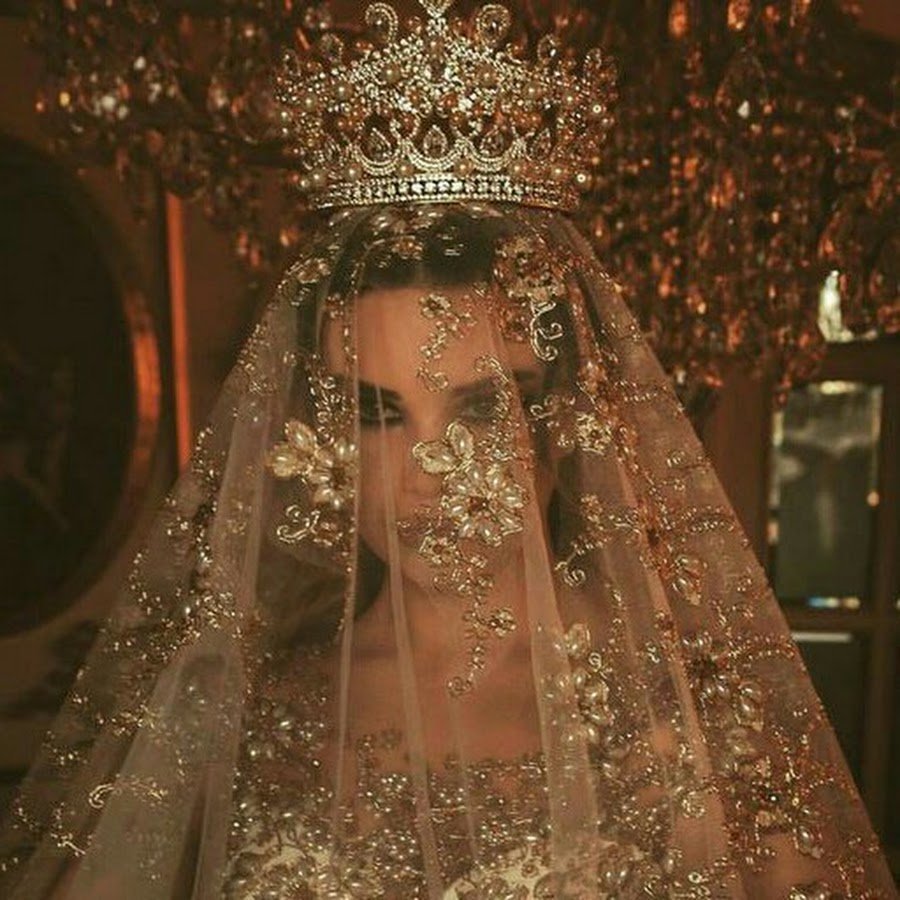 Красивые Свадебные платья с короной