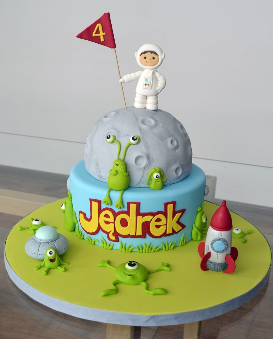 Торт с космонавтом для ребенка