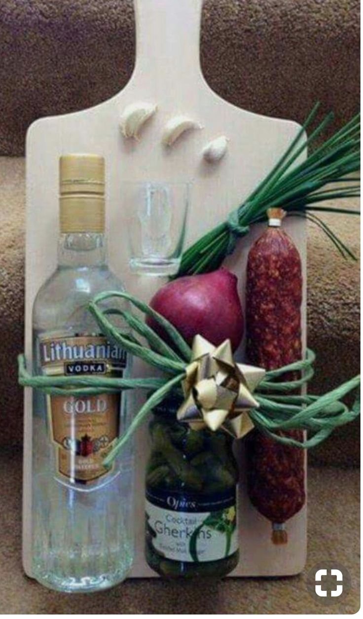 Украшение бутылки коньяка