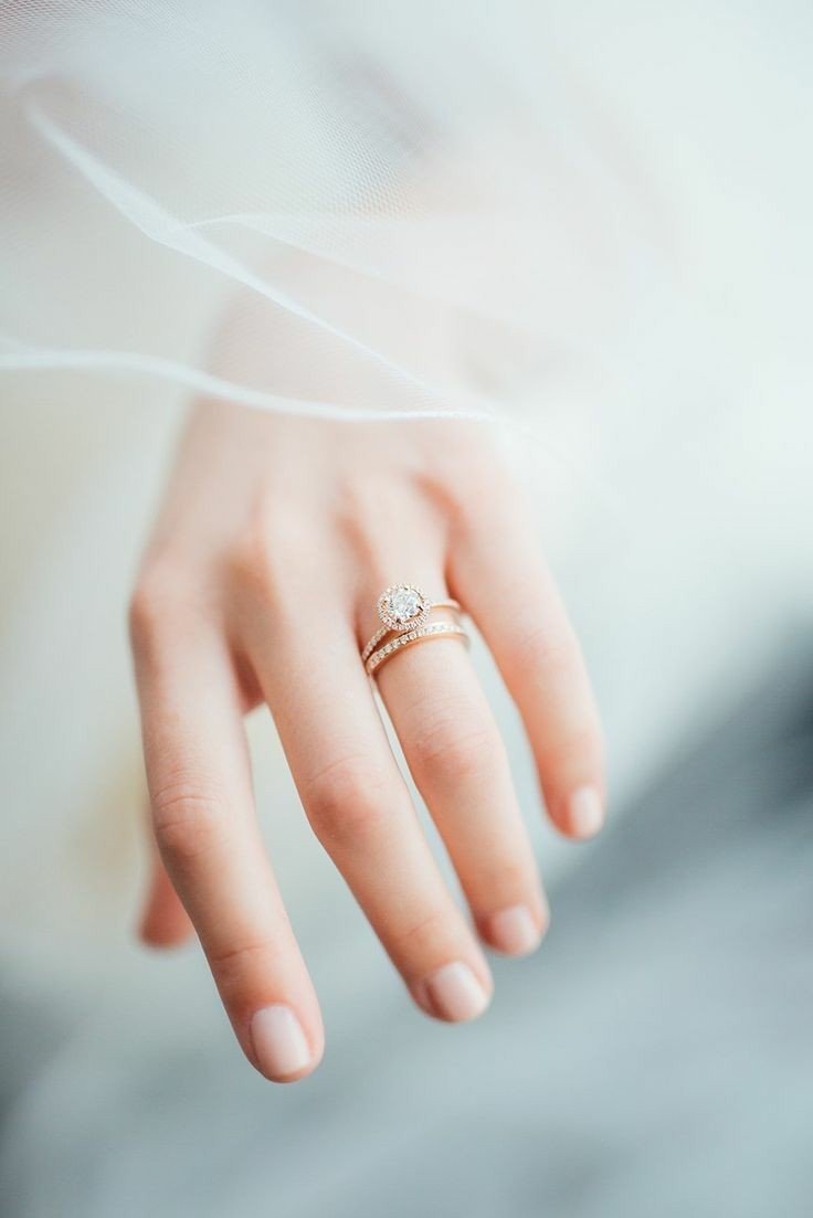 Кольцо помолвочное и свадебное