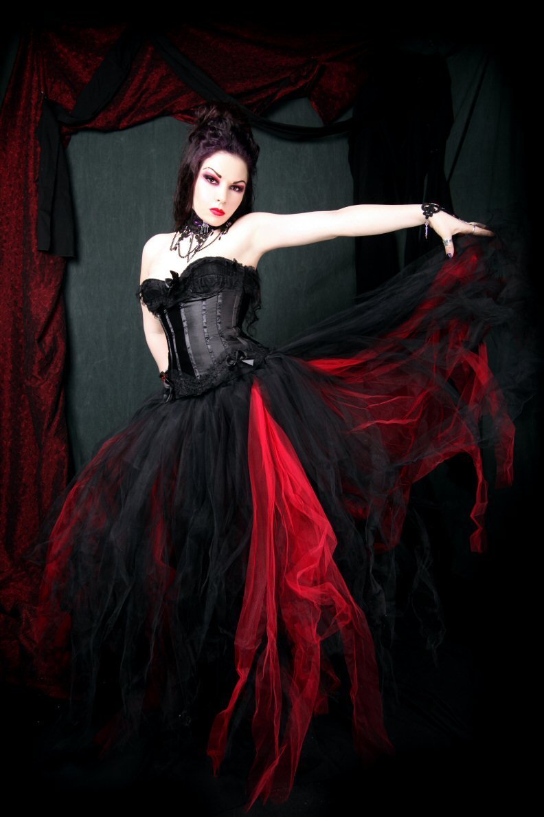 Платье черно-красное