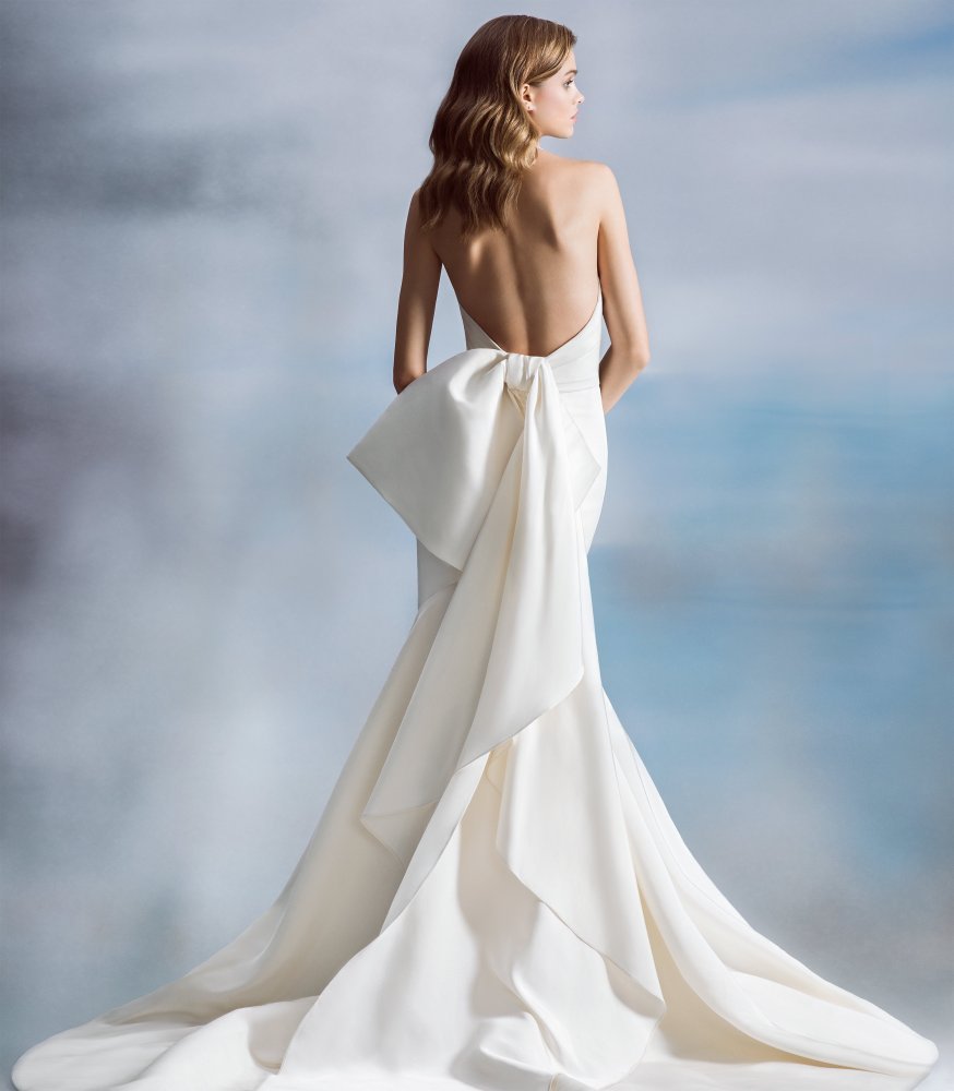 Свадебное платье с открытой спиной