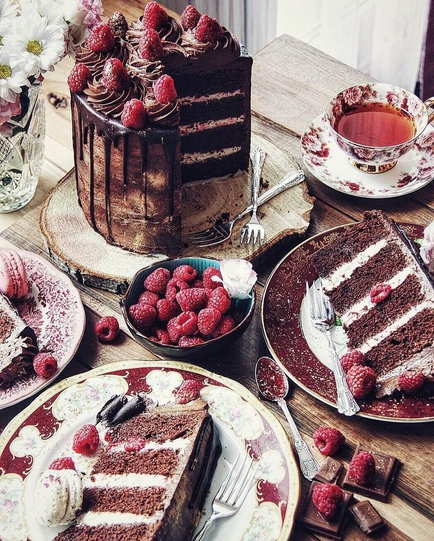 Сочетание малины и шоколада в торте