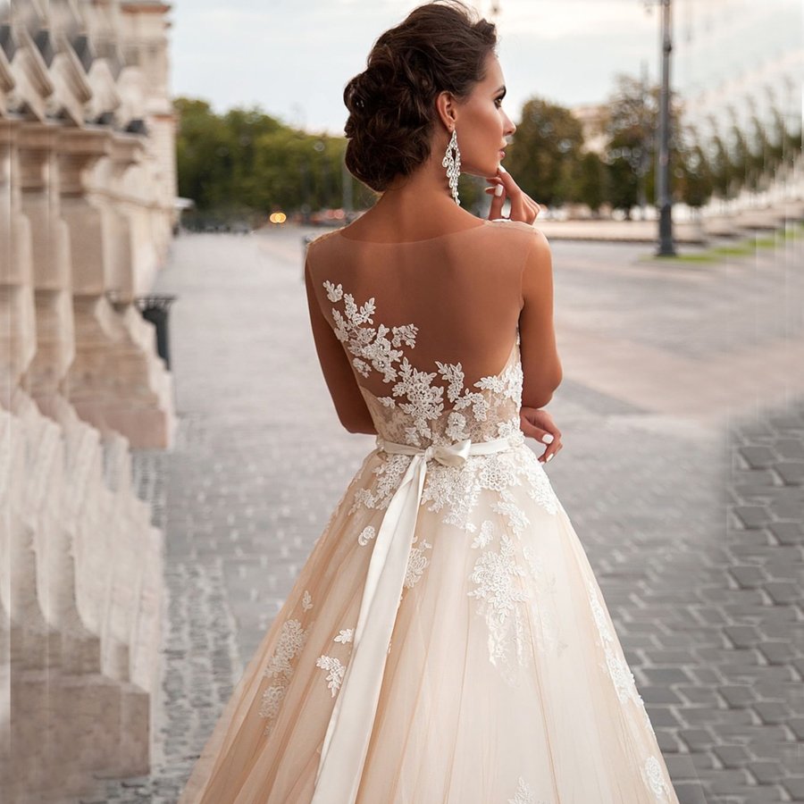 Красивое свадебное платье бежевое