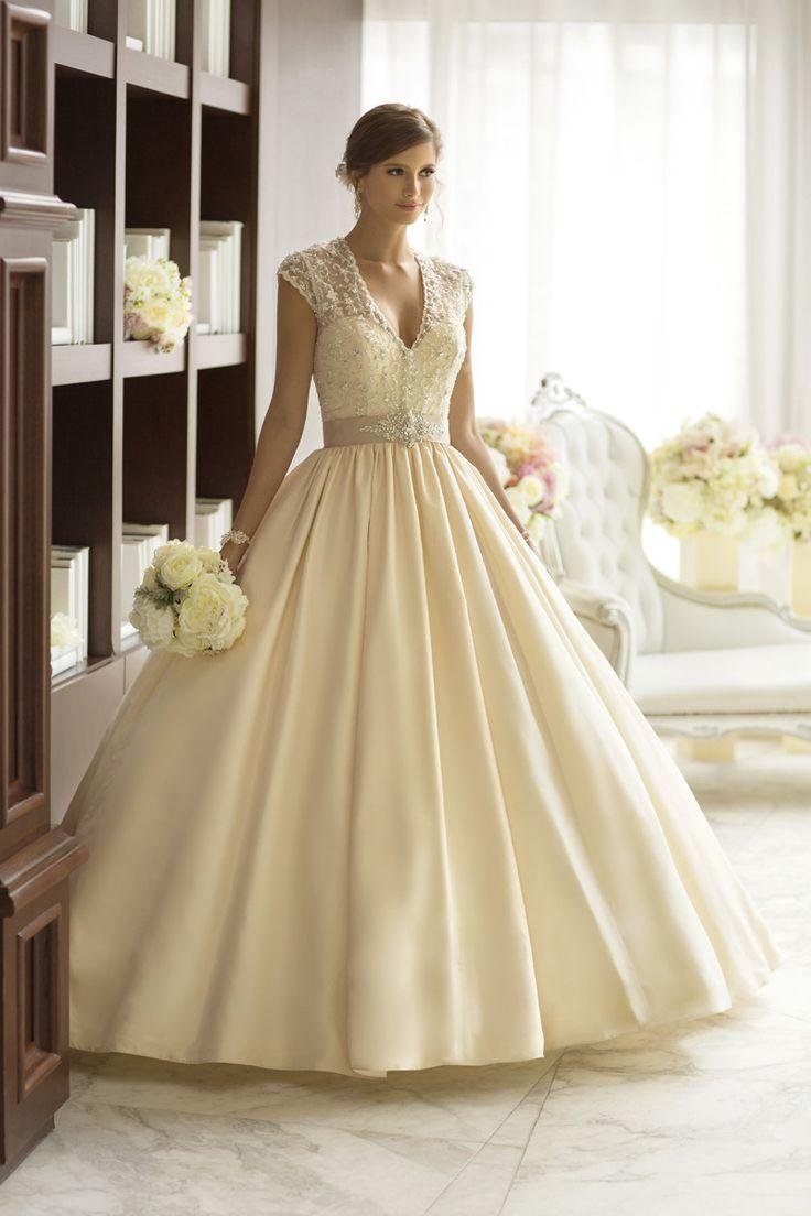Бежевое свадебное платье