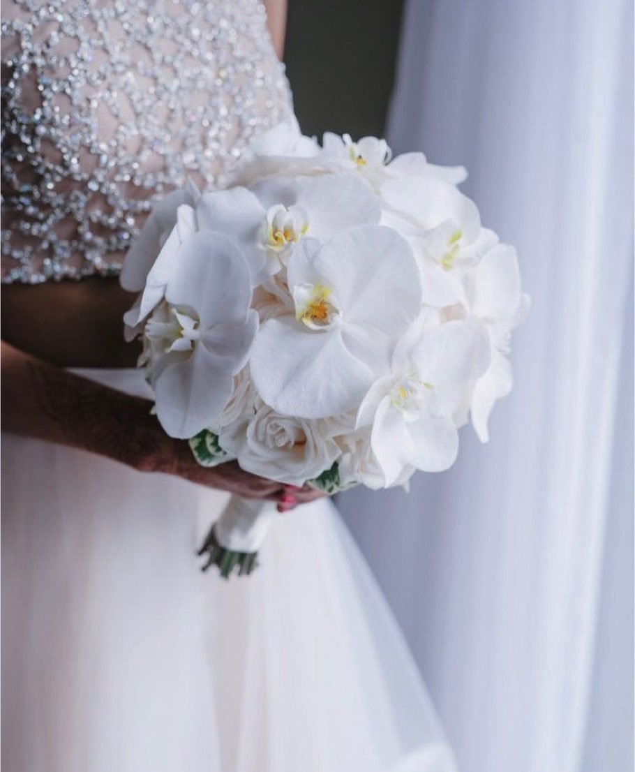 Свадебный букет для невесты из лилий