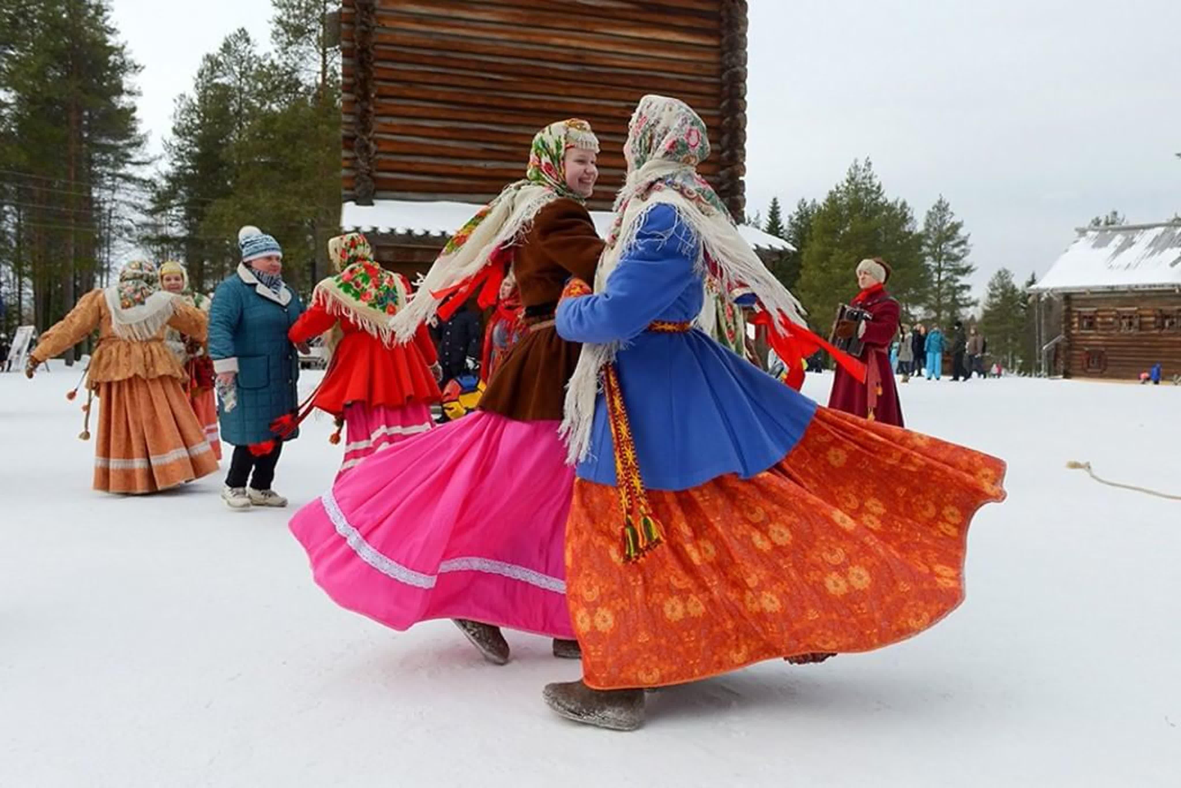 Русские народные традиции масленица. Зимние гуляния. Народное гуляние. Русско народные гуляния. Праздничные гуляния на Масленицу.