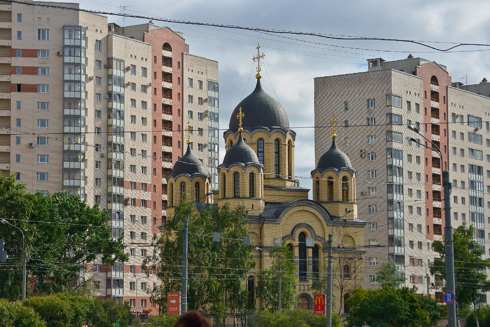 Ул коллонтай 17. Храм Рождества Христова на улице Коллонтай. Храм Рождества Христова Коллонтай в СПБ. Церковь на Коллонтай 17. Храм Рождества Христова на Большевиков.