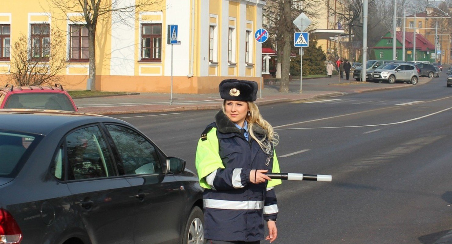 Государственной инспекции дорожного движения. Людмила Ракевич Гродно. Женщина инспектор ДПС. Женщины сотрудники ГИБДД. Женщина инспектор ГАИ.