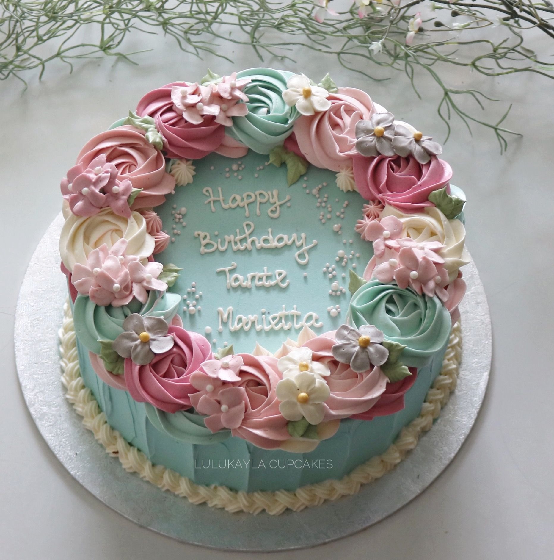 Торт маме дети. Торт для мамы. Торт кремовый. Украшение торта для мамы. Торт маме на день рождения.