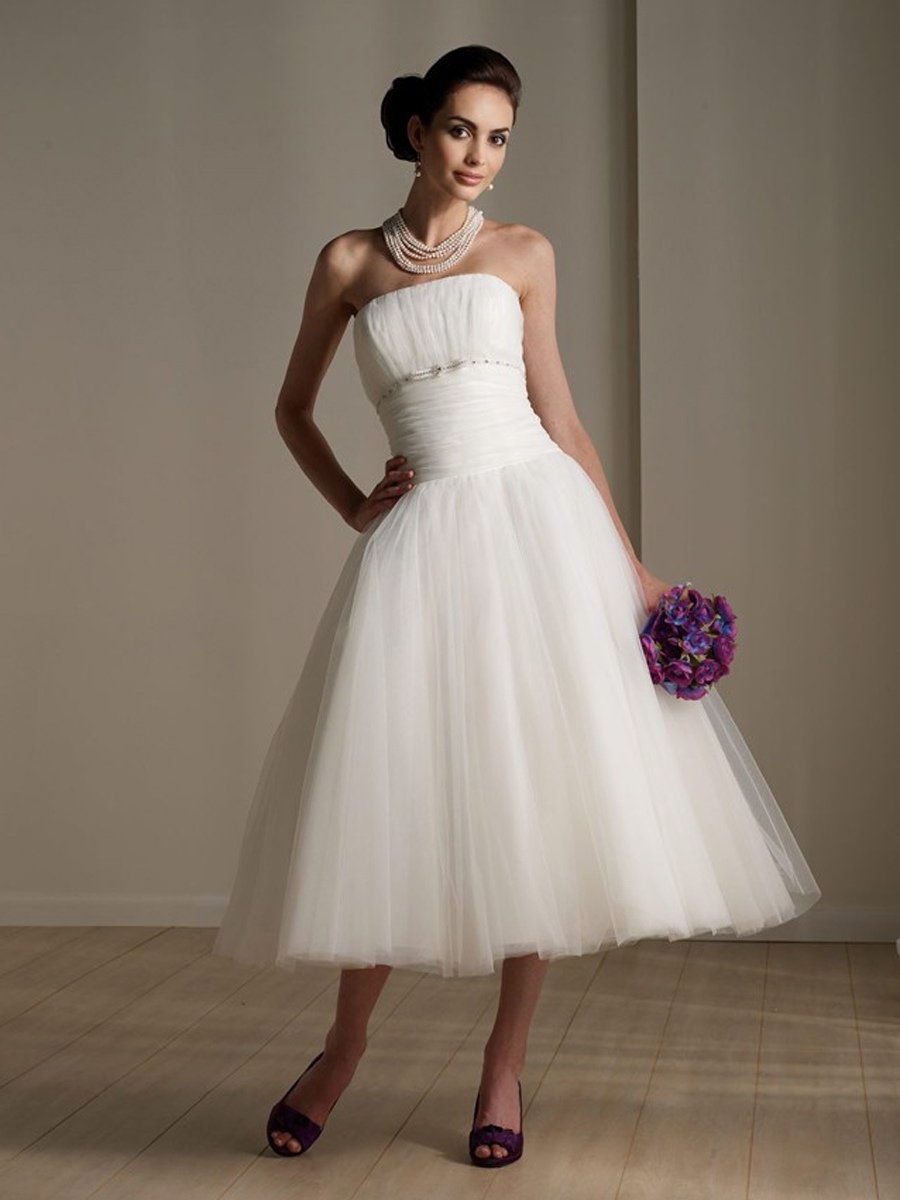 Короткое блестящее свадебное платье