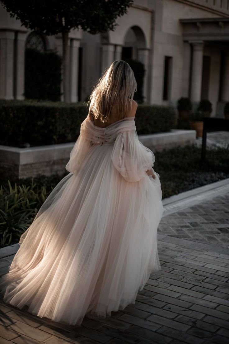 Свадебное платье с опущенными плечами