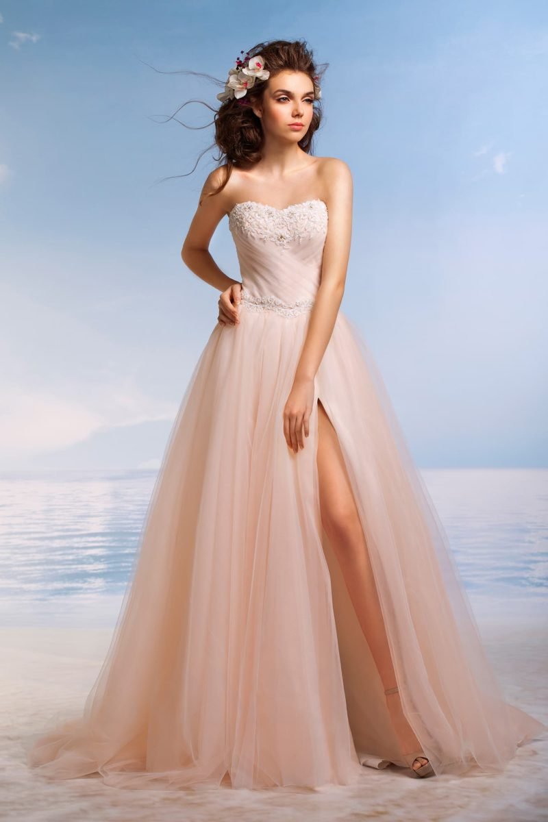 Свадебное платье персикового оттенка