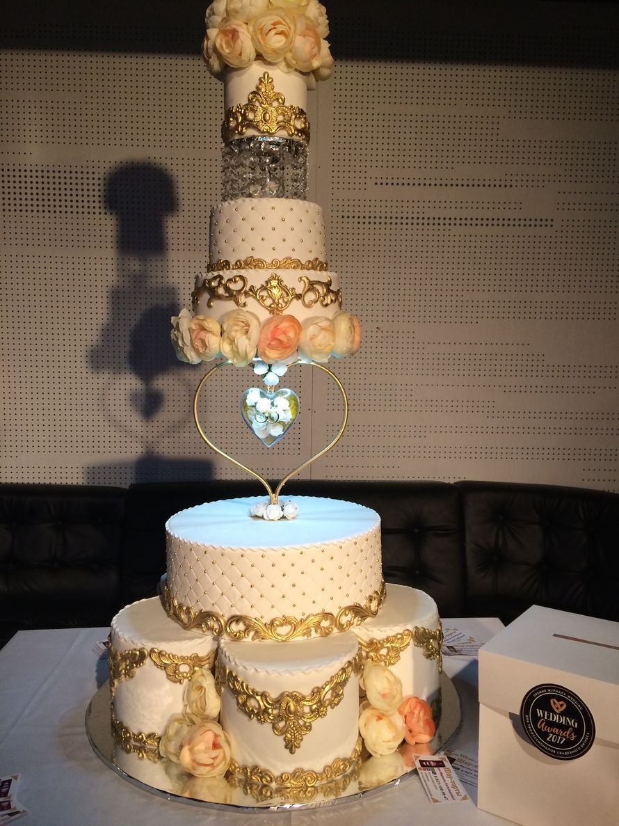 Свадебный торт с лестницей
