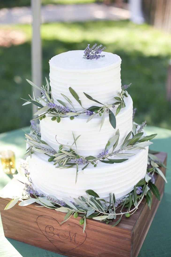 Торт свадебный в бело-сиреневых тонах