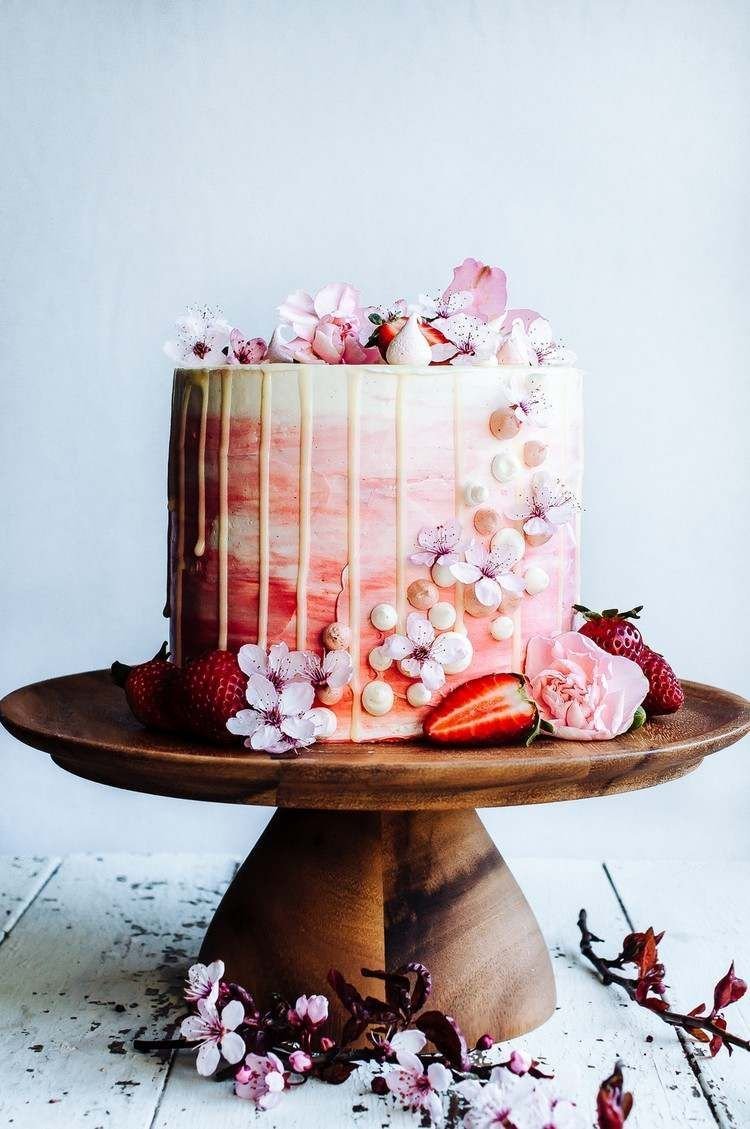 Стильный декор торта