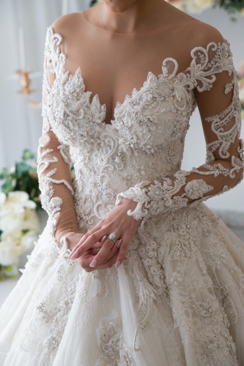 Свадебное платье с кружевами