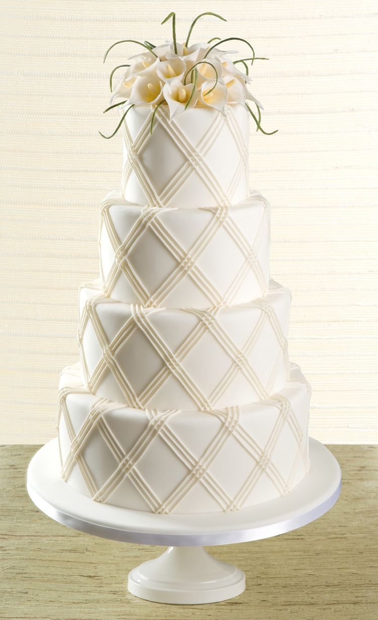 Свадебный торт украшенный каллами