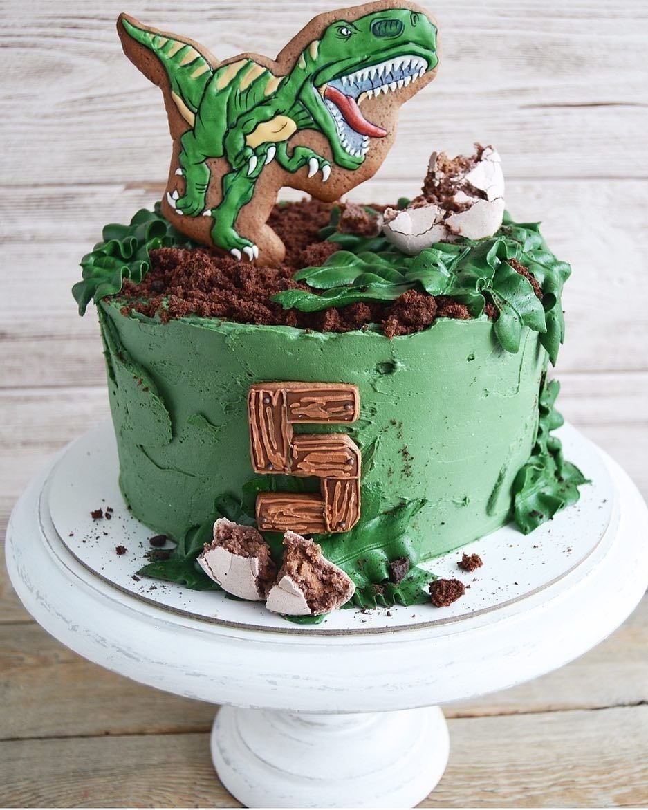 Шоколадный торт с динозаврами